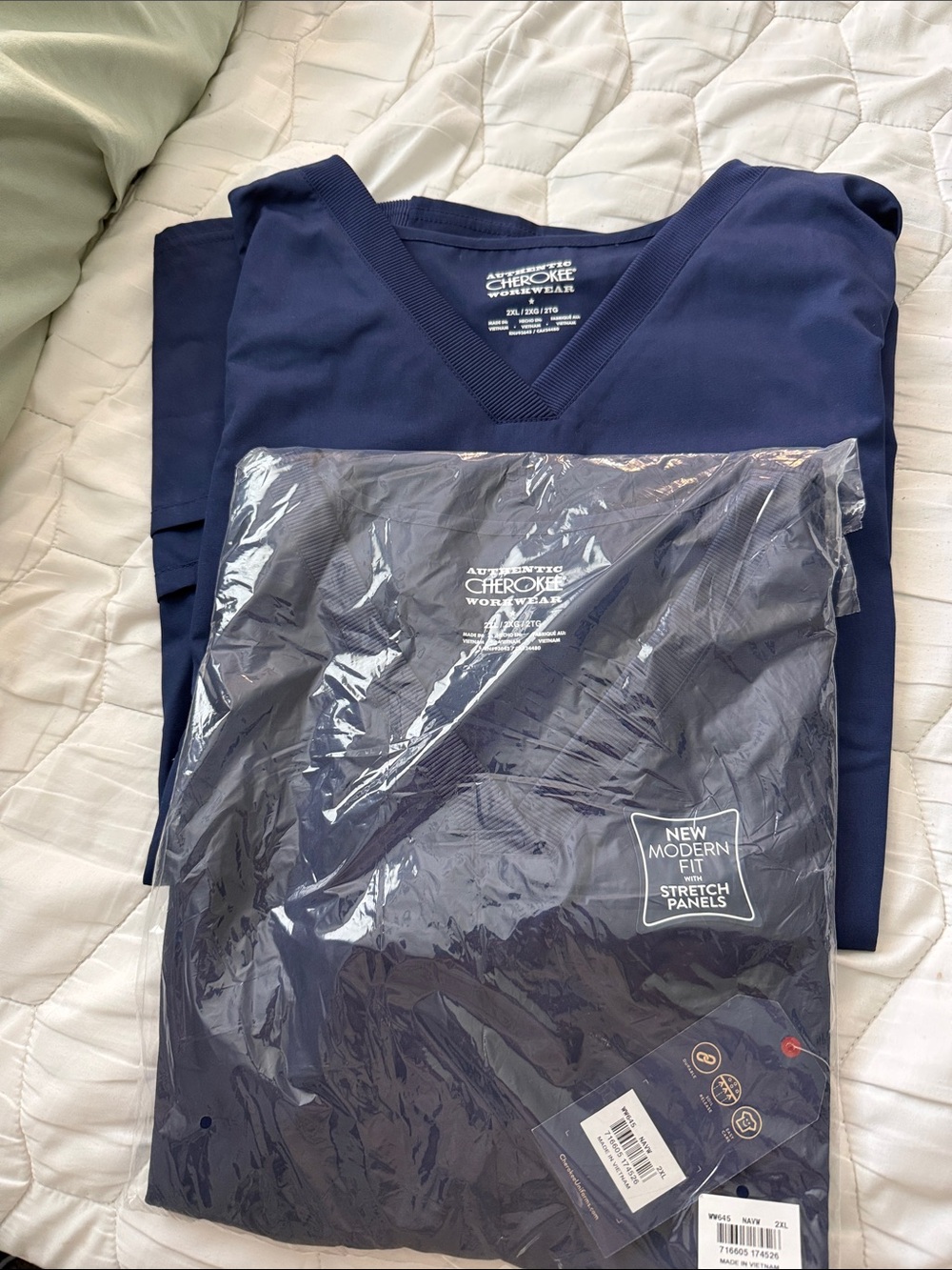 Cherokee scrubs Men's Short Sleeve V-Neck Shirt in Navy